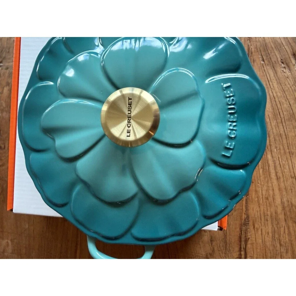 Le Creuset Signature Cast Iron Petal Shallow Casserole 2.25qt Riviera Blue NEW